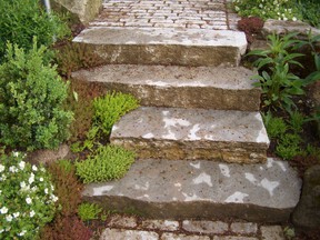 Scheuermann-Naturstein-Showroom-Blockstufen-22